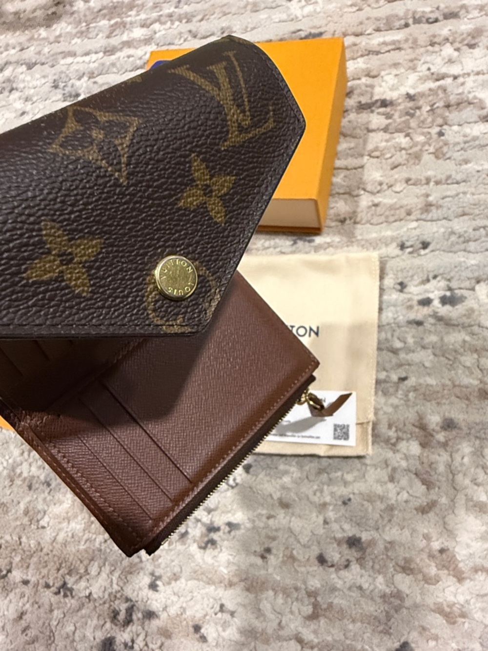 Louis Vuitton Victorine Wallet - Picture 4 of 8
